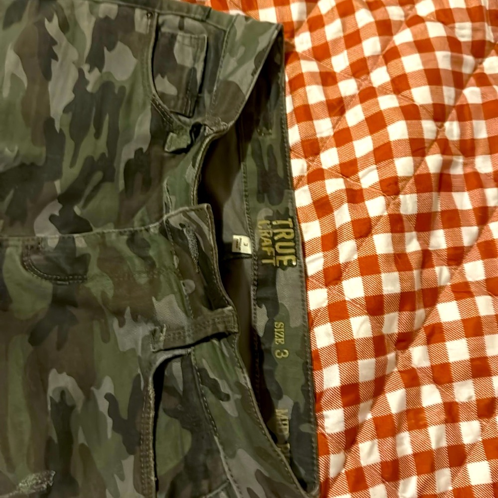 Camouflage juniors true Craft barely worn just too small